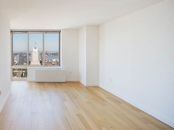 3rd image of 260 W 54th St APT 37E
