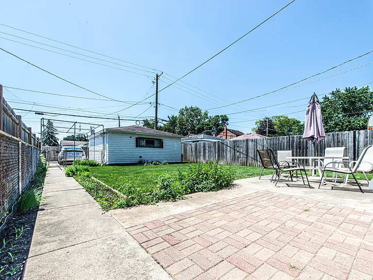 6611 W Foster Ave — Photo 35