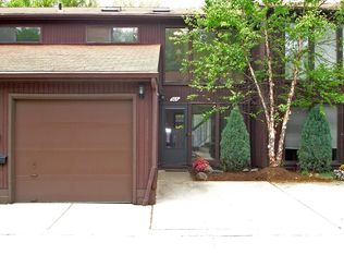 5580 Barton Rd UNIT 304, North Olmsted, OH
