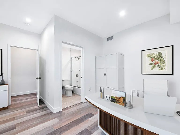 1818 Thurman Ave — Photo 5