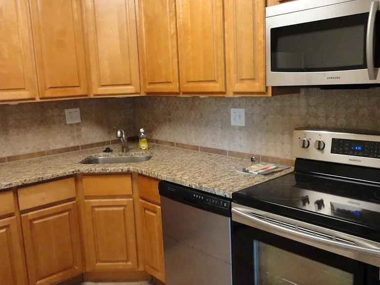 43 Hollybrooke Dr — Photo 3