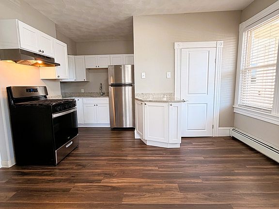 2nd image of 528 Privilege St #3F