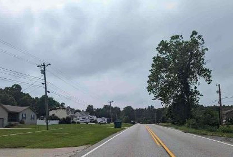 Exterior Neighborhood (street photo)