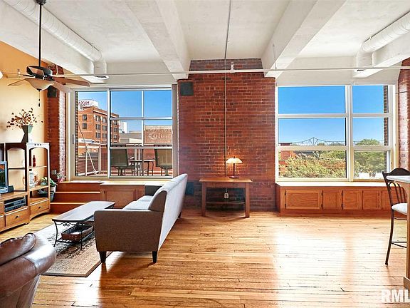 3rd image of 401 SW Water St Unit 306