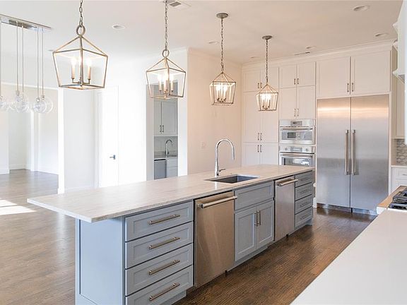 3rd image of 4922 Heatherbrook Dr