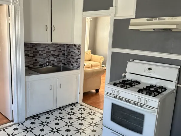 1344 Plainfield St #4, Cranston, RI 02920