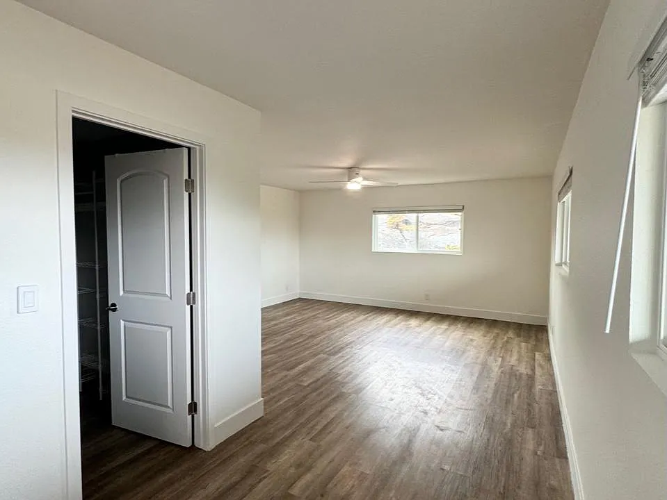 photo view from door to main room