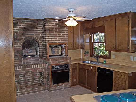 Fireplace keeping room