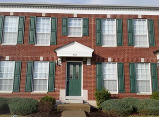 757 Hyde Dr, O'Fallon, MO 63366