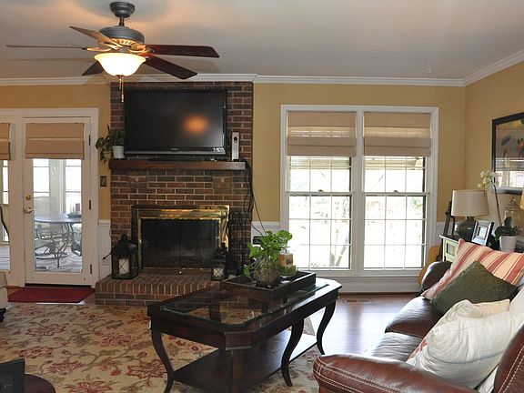 Cozy Den w/Fireplace