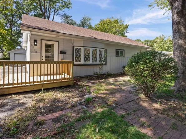 6912 N Harrison St, Gladstone, MO 64118