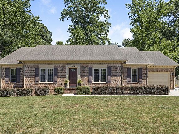 2nd image of 1002 Fair Oaks Ln