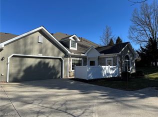 8238 Cyrus Ln, Northfield, OH