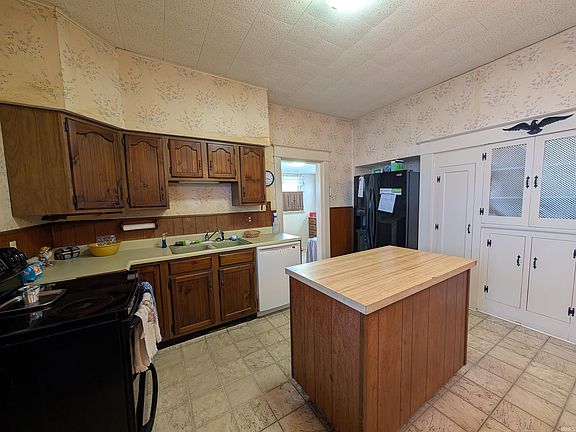 4th image of 915 Prairie St