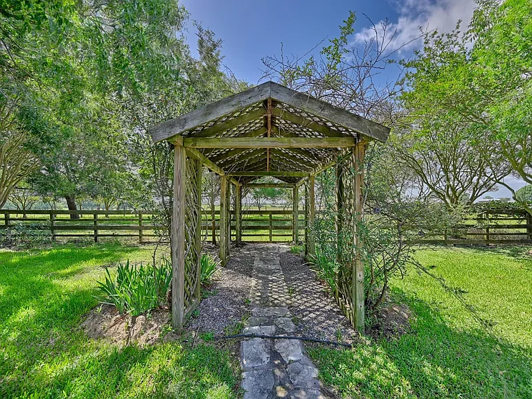 3348 W Ueckert Rd — Photo 36