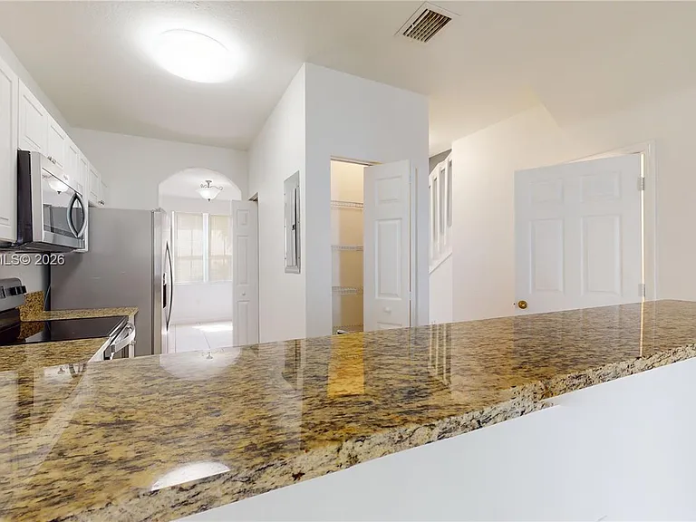 2929 SE 2nd St #7 — Photo 9