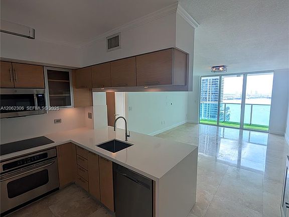 5th image of 31 SE 5th St APT 3002