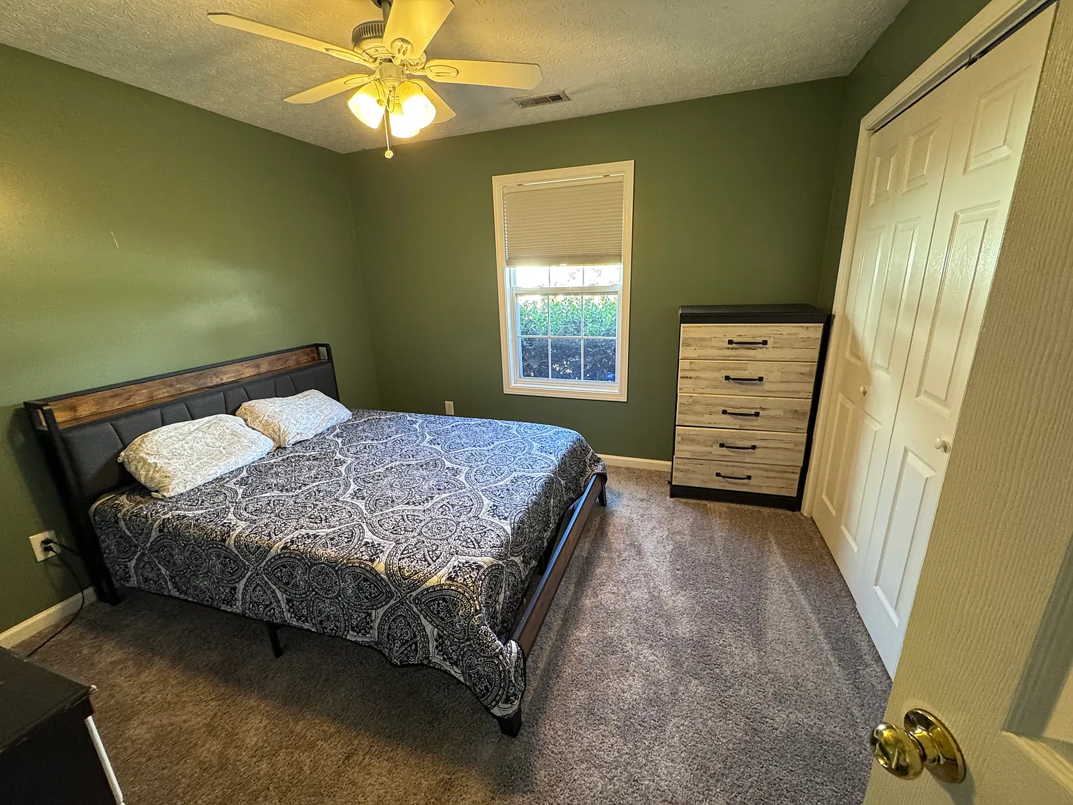 3 bed, 1260 sqft, $2,550 — Photo 4