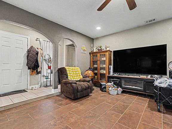 4th image of 4133 Logan St