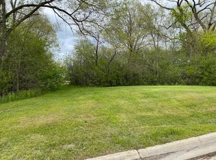 5052 Hutchison Dr, South Beloit, IL 61080