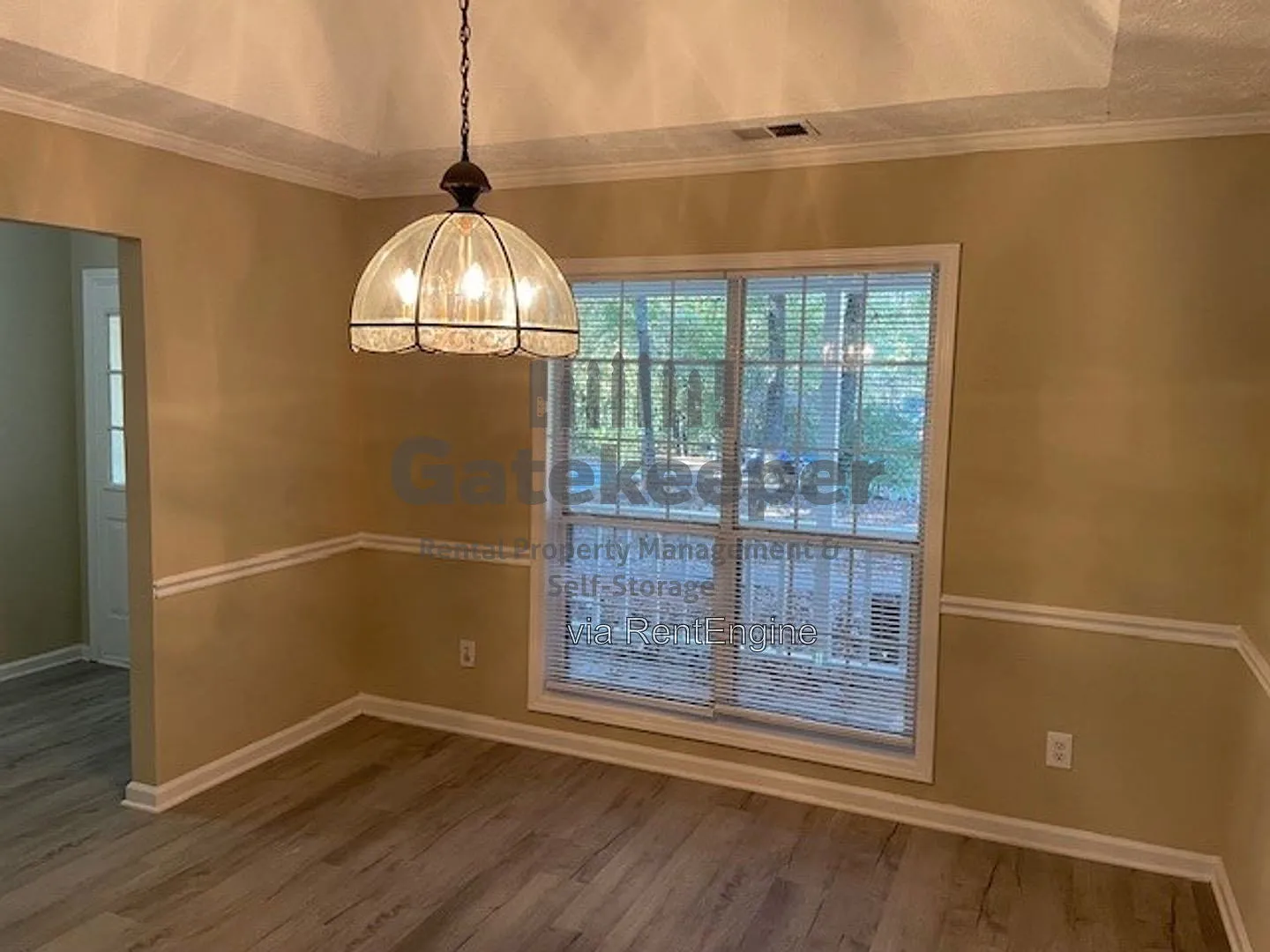 4 bed, 2.0 bath, 1960 sqft, $2,095 — Photo 3