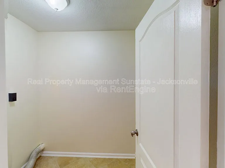 630 Glendale Ln — Photo 21
