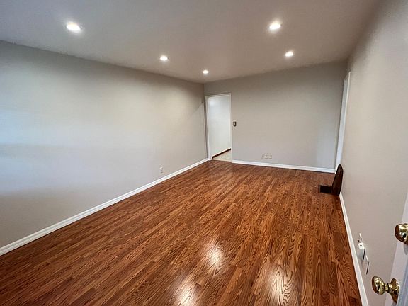 2nd image of 2552 N Buena Vista St