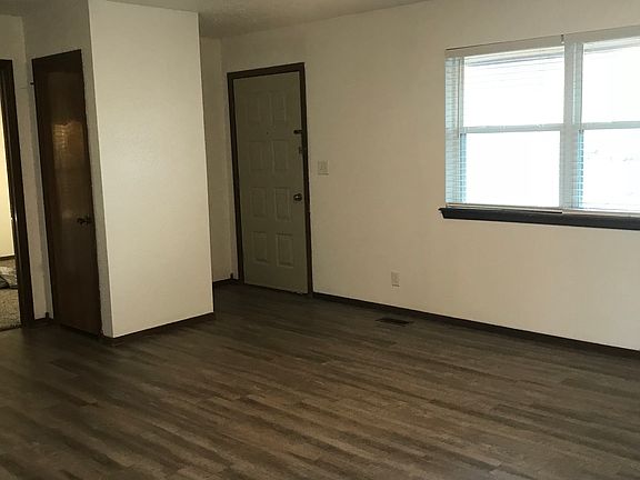 4th image of 1121 Hilltop Dr
