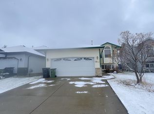 1043 Jones Cres NW, Edmonton, AB T6L6Y2