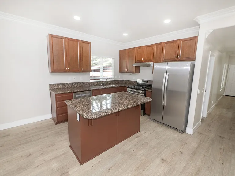 511 Stork St — Photo 1