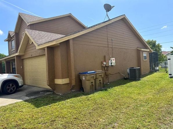 301 Blue Bayou Dr, Kissimmee, FL 34743