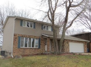 457 S 7th St, Eldridge, IA 52748