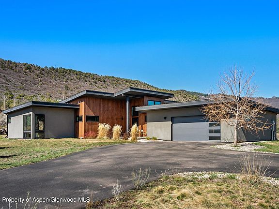 2nd image of 1044 Hidden Valley Dr