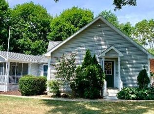 49 Columbus Ave, Niantic, CT 06357