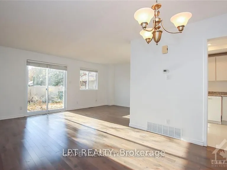121 Erin Cres — Photo 6