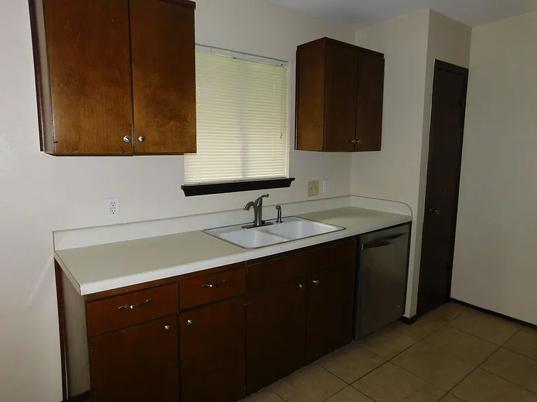 2513 McGregor Dr — Photo 10