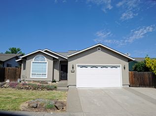 225 Meadow Slope Dr, Talent, OR 97540