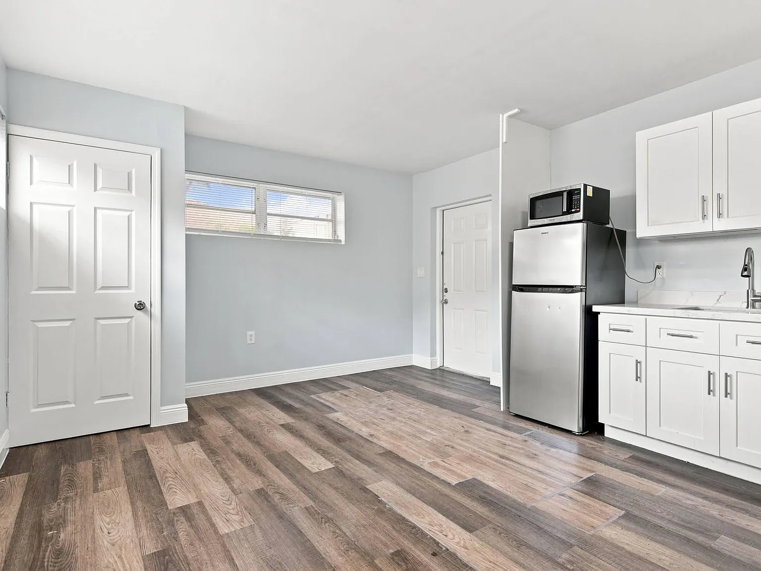 Studio, 1.0 bath, 300 sqft, $1,095 — Photo 4