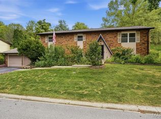 59 Glendale Dr, Glen Carbon, IL 62034