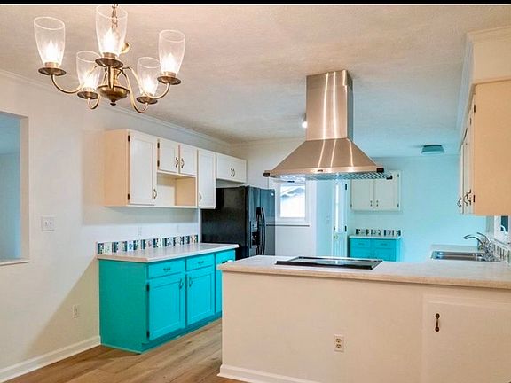 4th image of 190 Spalding Cir