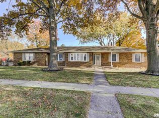 2700 Arrowhead Dr, Springfield, IL 62702