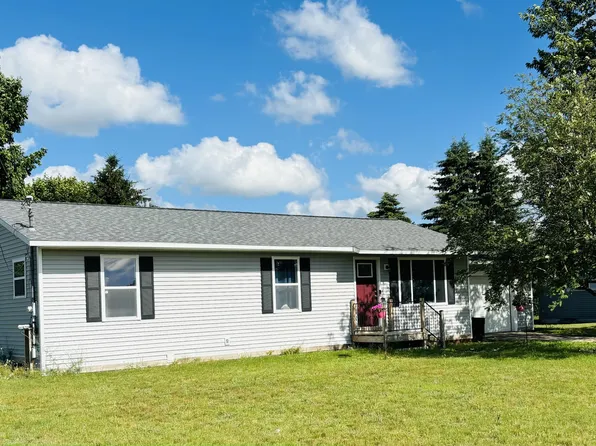 1022 Strawberry Ln, Gaylord, MI 49735