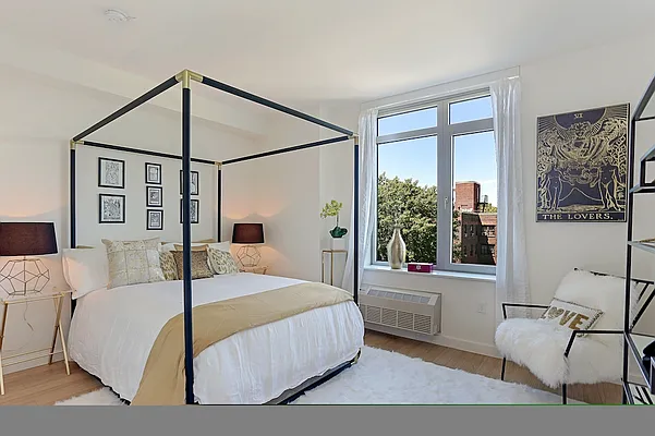 Rented by Red Apple Group | media 21