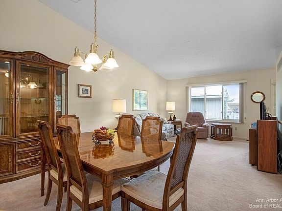 5th image of 62360 Arlington Cir Unit 3