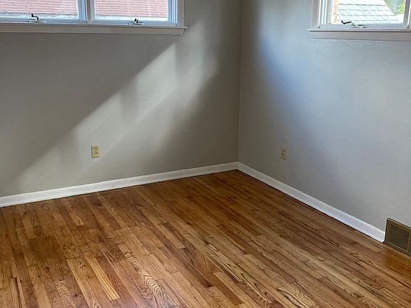 3rd image of 3101 Elmwood Ave #B