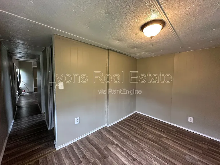 8086 Heck Dr #1A — Photo 22