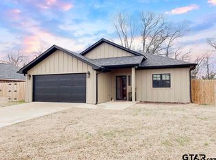 17110 Crossing Cir, Lindale, TX 75771
