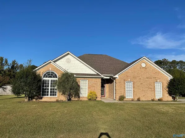 207 Deer Tracks Cir, Owens Cross Roads, AL 35763
