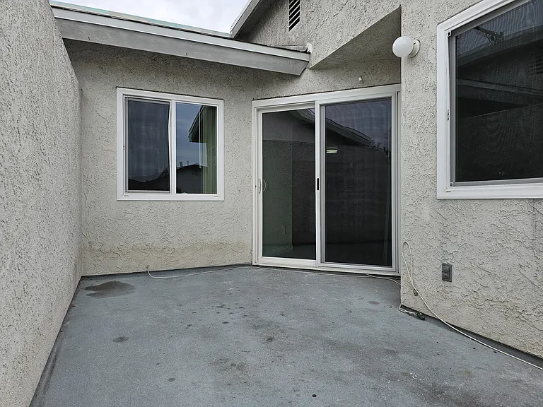 607 W Broadway #205 — Photo 18