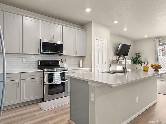 2nd image of 940 Morning Glory Road